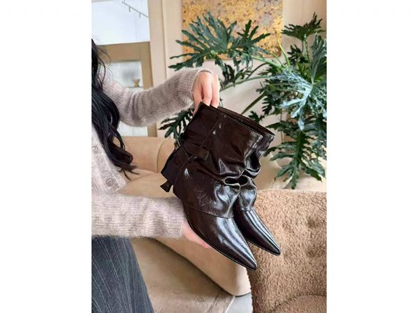 女款时尚鞋